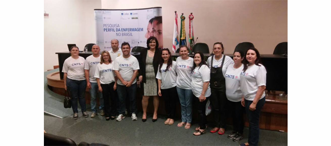 Comitiva da Fetessesc e a presidente do Coren/SC, Helga Regina Bresciani