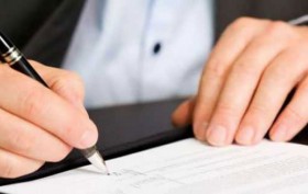 assinando-documento